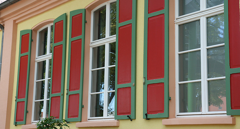 Bild eines frisch gestrichenen Fensters